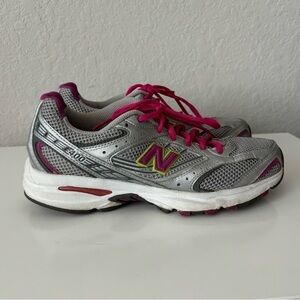 New Balance 400 Sneaker in silver/pink Size 8